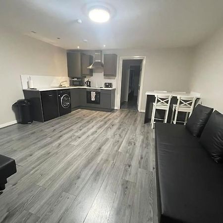 Hosted By Ryan - 2 Bedroom Apartment Liverpool Exterior photo