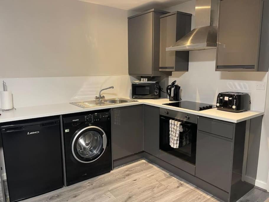 Hosted By Ryan - 2 Bedroom Apartment Liverpool Exterior photo